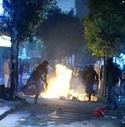 PKK yandaşları marketi ateşe verdi 28