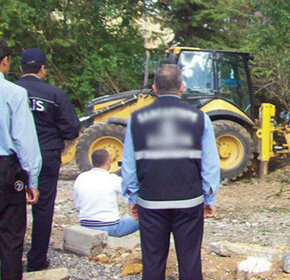 'Yol yapılacak diye asırlık ağaçlar kesiliyor!’ 23