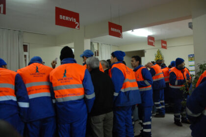 Maaşlarını alamayan belediye çalışanları noter yolunu tuttu 22