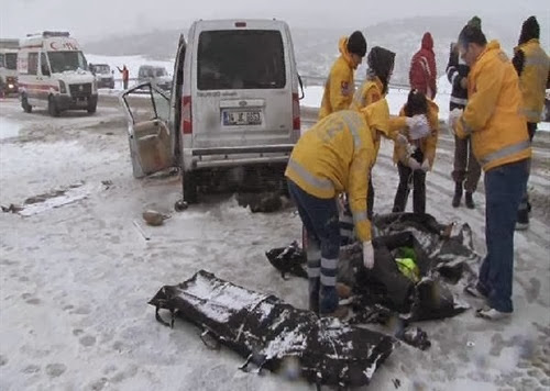 Paşaköy yolunda feci kaza: 3 ölü 11 Paşaköy yolunda feci kaza: 3 ölü 11