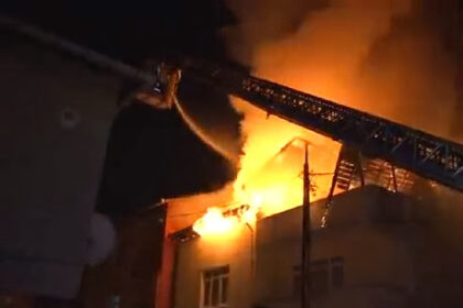 Elektrik direğinden sıçrayan kıvılcım yangına sebep oldu 27