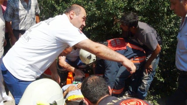 Kamyoneti şarampole yuvarlayıp kaçtılar 11