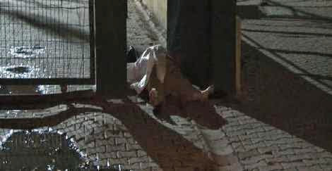 19 yıllık eşini sokak ortasında öldürdü 11