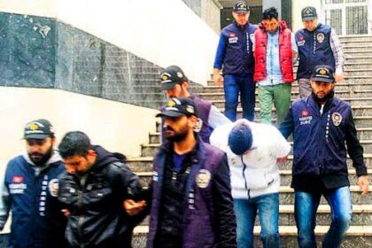 Evdeki perdeden ampule kadar her şeyi çalıyorlar 18