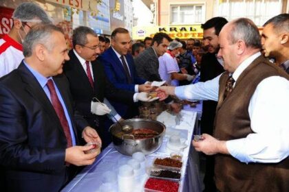 Sancaktepe Belediyesinden Cuma namazı sonrası aşure ikramı 23