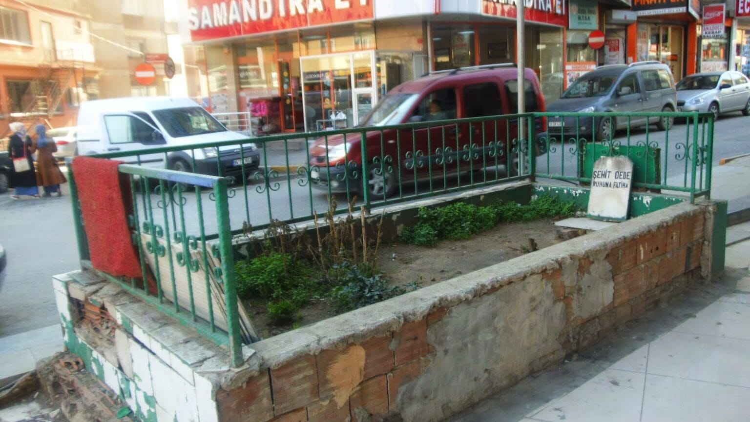 Gece yarısı türbe operasyonu tepki çekti 7
