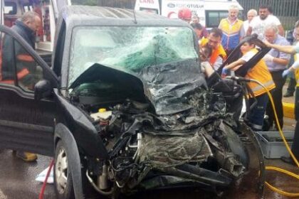 Yağmurla kayganlaşan yolda feci kaza 21