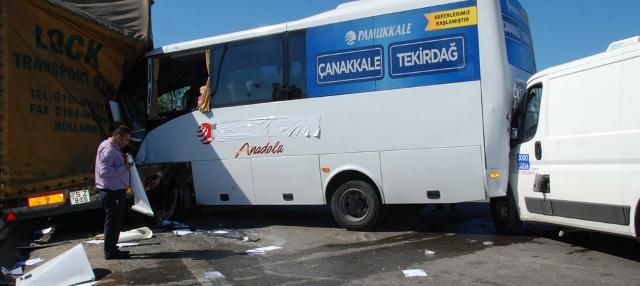 Sancaktepe'de zincirleme trafik kazası 11