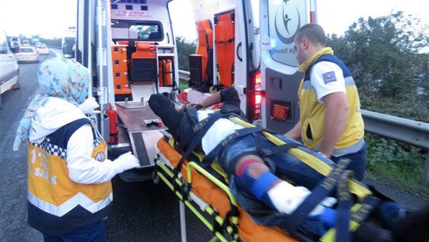 Minibüsçülerin bıçaklı yol verme kavgası: 3 yaralı 11