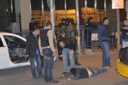 Polisin dur ihtarına silahla karşılık verdiler! 25