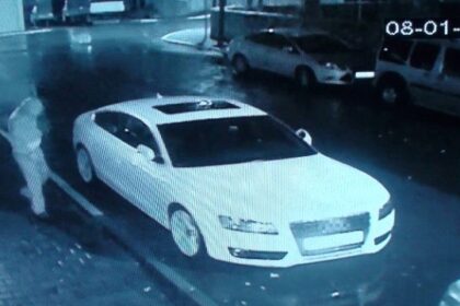 Lüks aracı iki saniyede açtılar, çalamadılar! 23