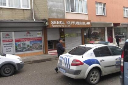 Silahlı, maskeli 3 kişi, kuyumcuyu soyup kaçtı! 22