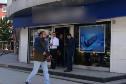 Sarıgazi de güpegündüz banka soygunu! 23