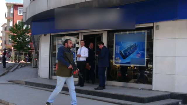 Sarıgazi de güpegündüz banka soygunu! 11