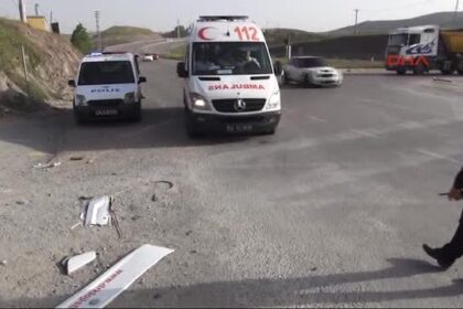 Paşaköy Caddesinde kaza: 4 yaralı 36