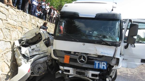 Samandıra da tır faciası! Ölü ve yaralılar var! 11 Samandıra da tır faciası! Ölü ve yaralılar var! 11