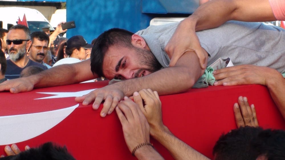Sancaktepe şehidini uğurluyor 20 Sancaktepe şehidini uğurluyor 7