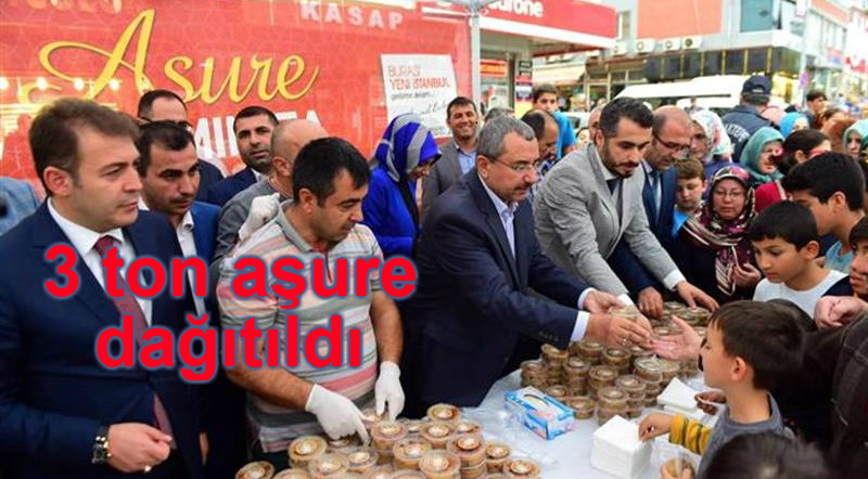 Üç farklı noktada, üç ton aşure dağıtıldı 11