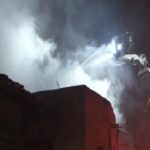 Boş binada çıkan yangın panik yarattı 12