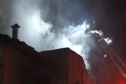 Boş binada çıkan yangın panik yarattı 27