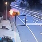 Bariyerlere giren taksi alev topuna döndü! 13