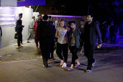 Yurtta kalan 47 öğrenci gıda zehirlenmesi şüphesiyle hastaneye kaldırıldı 22