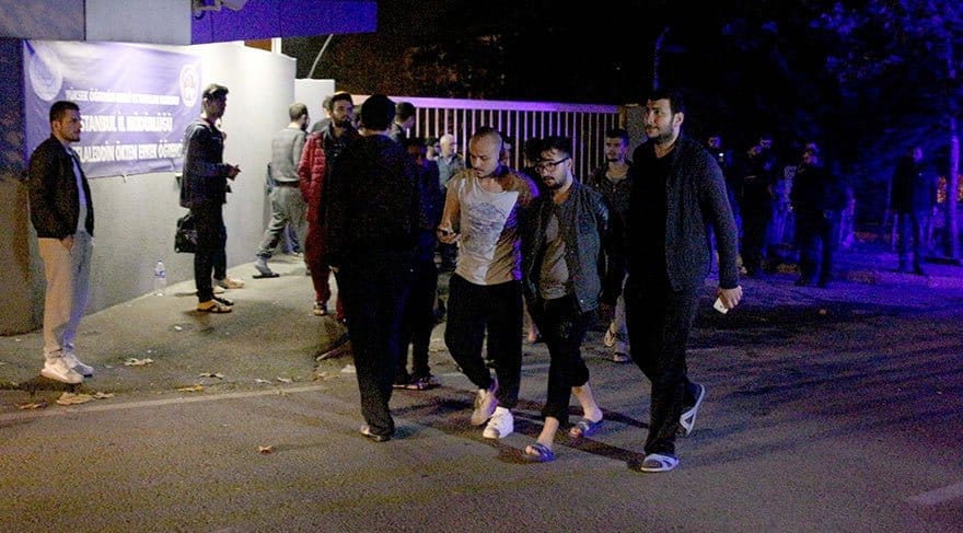 Yurtta kalan 47 öğrenci gıda zehirlenmesi şüphesiyle hastaneye kaldırıldı 20 Yurtta kalan 47 öğrenci gıda zehirlenmesi şüphesiyle hastaneye kaldırıldı 7
