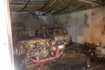 Oto servisinde çıkan yangında 2 araç kül oldu 19