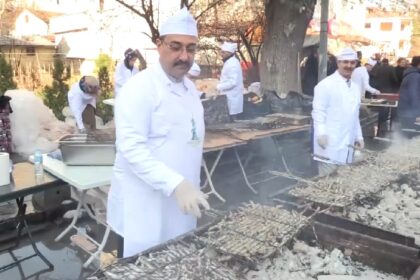 Hamsi Festivali’nde 10 ton hamsi dağıtıldı 25
