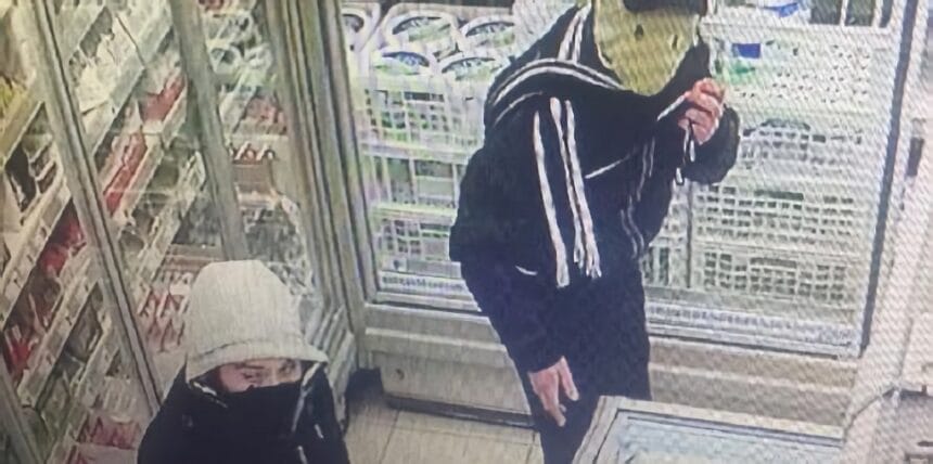 Silahlı soyguncular 15 bin lirayı gasp edip kaçtı 11