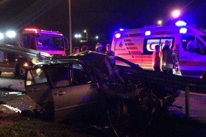 Bariyere saplanan otomobilde feci son: Anne ve bebeği öldü 23