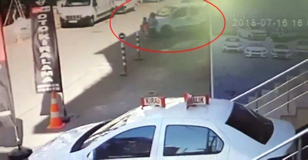 Dikkatsiz sürücü anne ve çocuklarını ezdi! 7