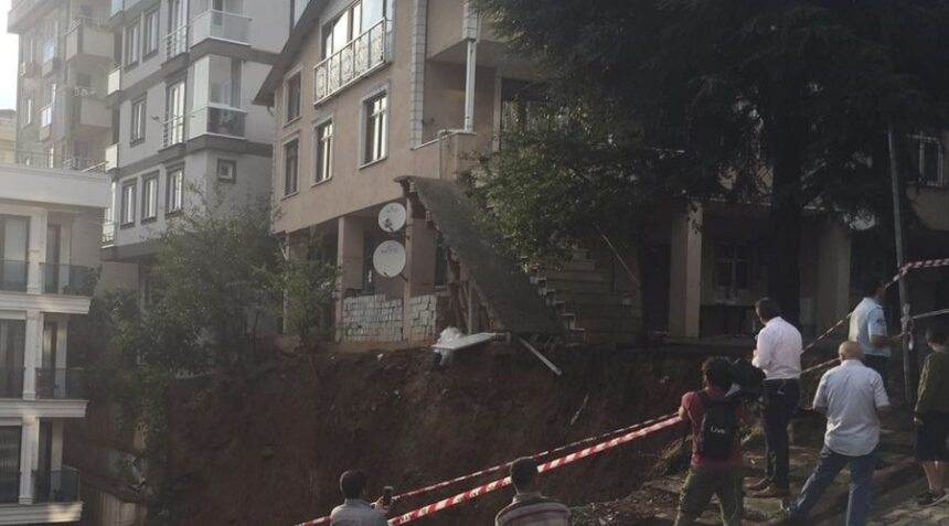 Çökme riski olan bina boşaltıldı 11