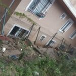 Aşırı yağmur nedeniyle bahçe duvarı çöktü: 1 yaralı 13