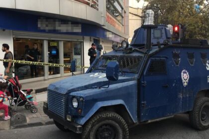 Sarıgazi'de banka soygunu: 20 bin lirayı çaldılar 25