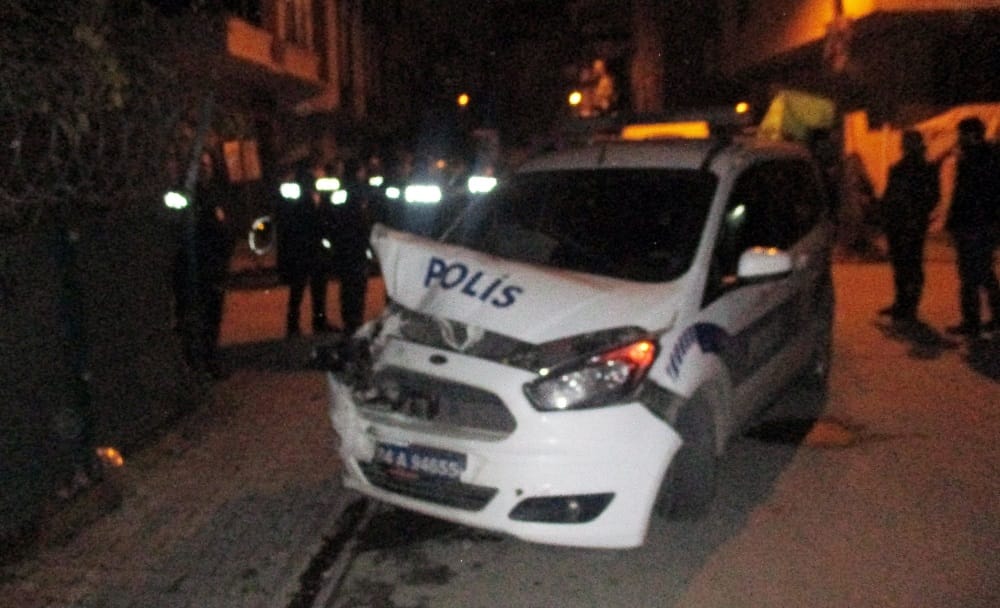 Suçlu kovalarken kaza yaptılar 11