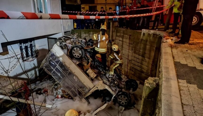 Çocuğa çarpmamak için manevra yapan araç bahçeye uçtu 11