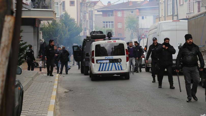 Sarıgazi'de sokak ortasında taşlı sopalı kavga 11