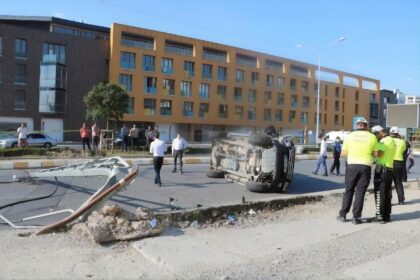 Baraj yolunda kaza: 6 kişilik aile ölümden döndü! 21