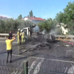 Parke yüklü araç alev alev yandı 13