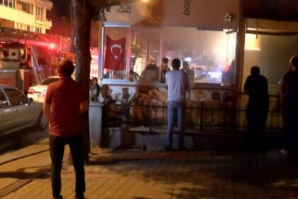 Gece saatlerinde çıkan yangın korkuttu 23