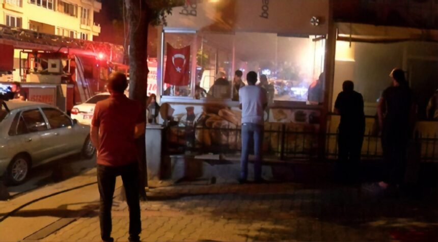 Gece saatlerinde çıkan yangın korkuttu 11 Gece saatlerinde çıkan yangın korkuttu 11