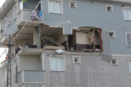 Piknik tüpü patlaması! Ne duvar kaldı ne de pencere! 23