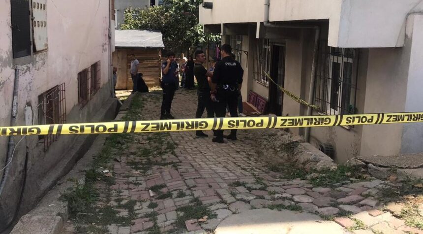 Kaldırımda karnından vurulmuş halde bulundu 11