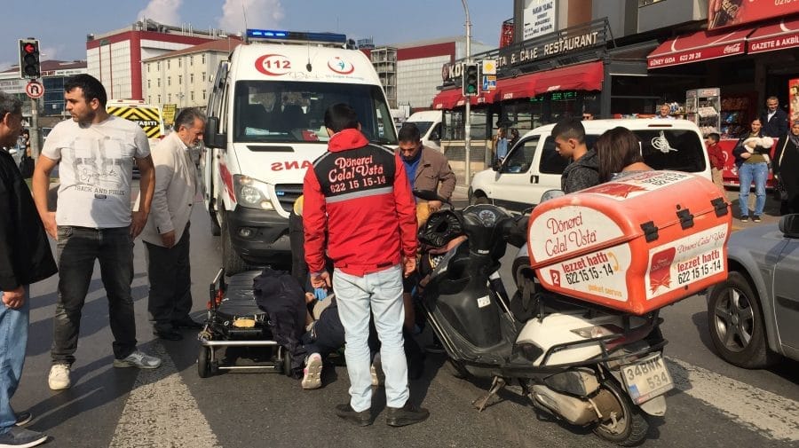 Motosikletinin lastiği patlayan kurye ölümden döndü 20 Motosikletinin lastiği patlayan kurye ölümden döndü 7