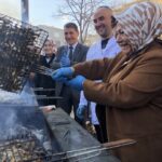 Gelenekselleşen “Hamsi Festivali” nde 5 ton hamsi dağıtıldı 12