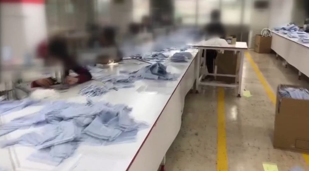Kaçak maske üretimi yapan atölyeye operasyon 11
