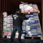 Sancaktepe'de tonlarca kaçak temizlik maddesi ele geçirildi 13