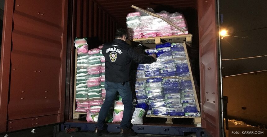 Sancaktepe'de tonlarca kaçak temizlik maddesi ele geçirildi 11