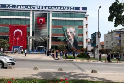 Sokağa çıkma yasağında ‘sosyal mesafeli’ kuyruk! 25